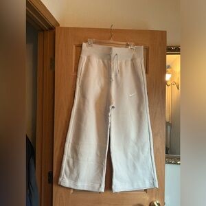 Nike Yoga NEW Wide Leg Pants Sweatpants Size M